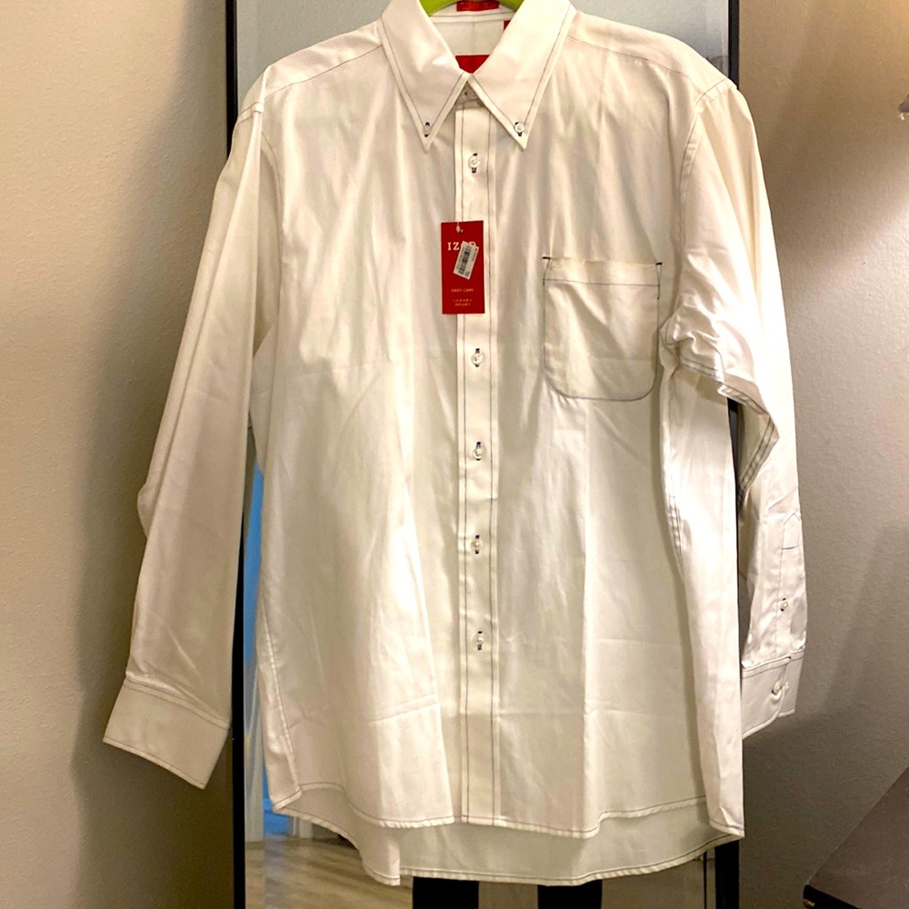 Mens NWT Izod long sleeved button down shirt